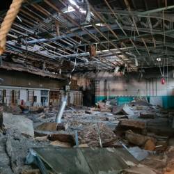 Pogorelo je skoraj celotno ostrešje telovadnice Osnovne šole Dušana Muniha Most na Soči (PRIMOŽ BOŽIČ/PRIMORSKE NOVICE)