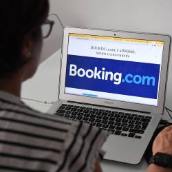Preiskujejo platformo Booking (ANSA)