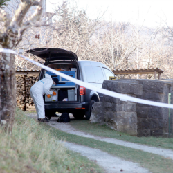 Preiskovalci na kraju najdbe trupla 11. januarja 2022 (ARHIV)