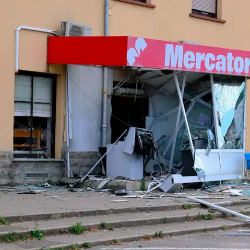 V Bertokih so razstrelili bankomat (PRIMORSKE NOVICE/TOMAŽ PRIMOŽIČ/FPA)