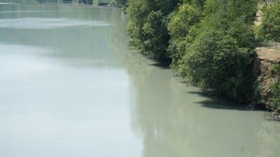 Rečna voda je bila včeraj še vedno sive barve (BUMBACA)