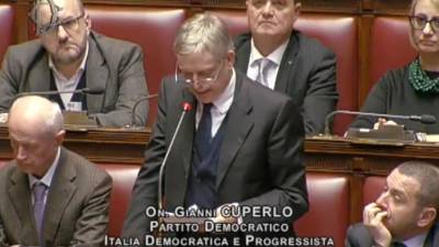 Gianni Cuperlo med govorom v poslanski zbornici