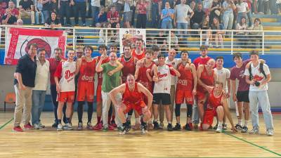 Veselje Domove ekipe po zmagi nad miljskim Interclubom (DRUŠTVENI ARHIV)