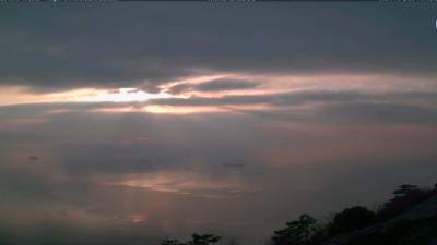 Pogled z Vejne na Tržaški zaliv danes ob 15.15 (SPLETNA KAMERA CISAR)