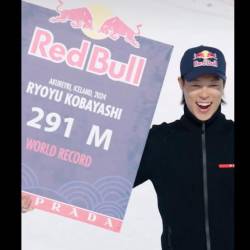 Ryoyu Kobayashi po rekordnem podvigu (RED BULL)