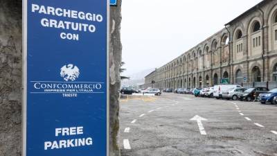 Brezplačno parkirišče stanovske organizacije Confcommercio pri tržaškem silosu (TEDESCHI/FOTODAMJ@N)
