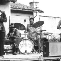 Oče free jazza Ornette Coleman (levo) in člani skupine 15. maja 1974 v svetoivanskem parku (FORUM SALUTE MENTALE)