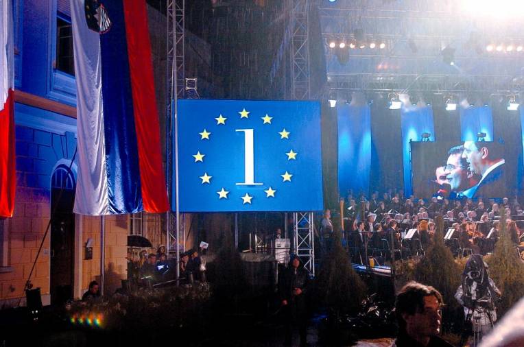 ﻿Državna proslava v Novi Gorici ob pristopu Slovenije k Evropski uniji 30. aprila 2004. <i>Foto: Uroš Hočevar</i>