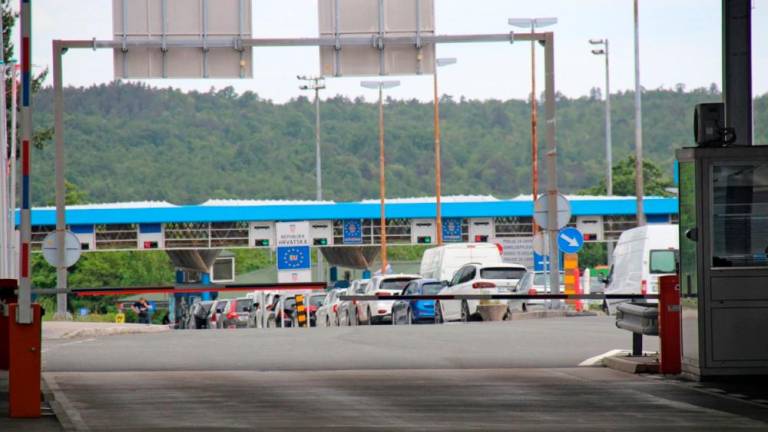 Cestninski postaji ob mejnih prehodih Obrežje in Jelšane bodo ukinili