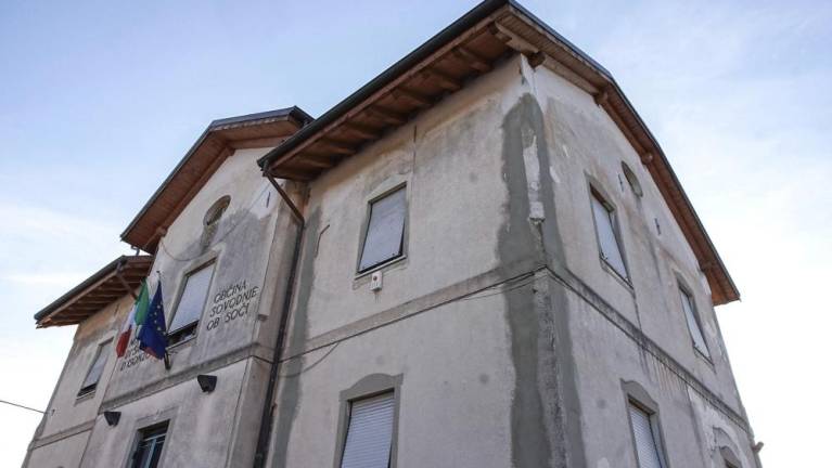 Poleti protipotresna obnova občinske stavbe v Sovodnjah