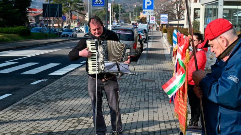 Poklonili so se šestim vaščanom