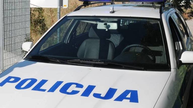 Koprski policisti ovadili &scaron;tiri tihotapce z ljudmi