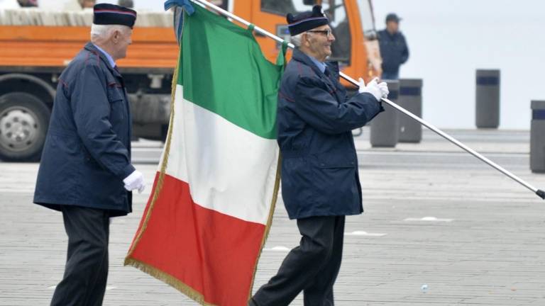 &raquo;Ne paradi in italijanskim zastavam&laquo;