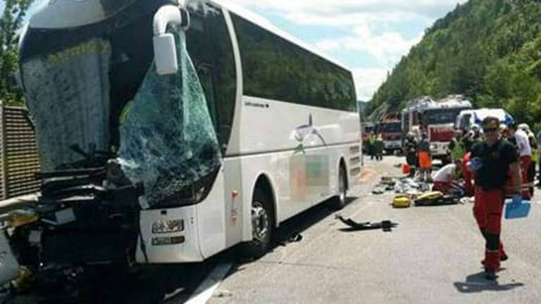 Nesreča slovenskega avtobusa