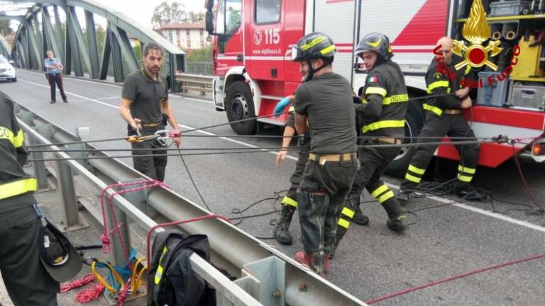 Rešili so ga pred deročo vodo Rešili so ga pred deročo vodo