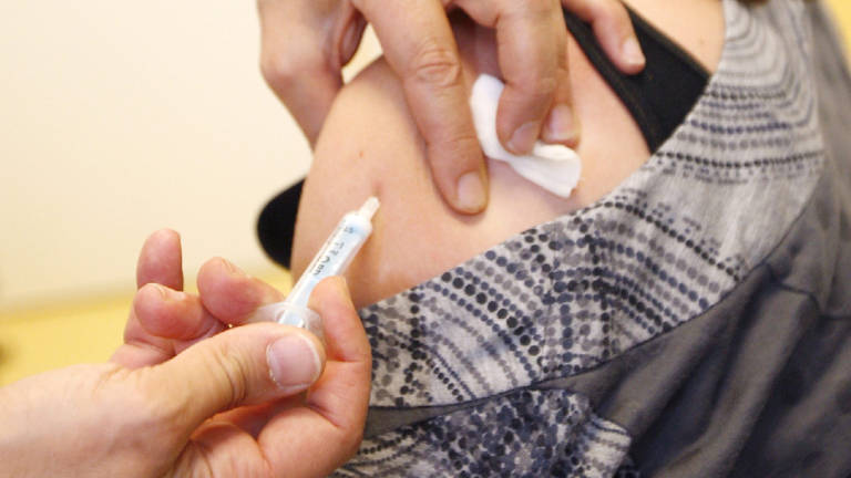 Cepljenje: trenutno &scaron;e preveč nejasnosti