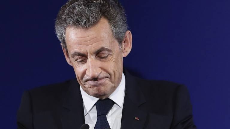 Francoska policija pridržala Sarkozyja