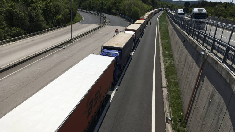Do kdaj toliko tovornjakov v FJK in Sloveniji?