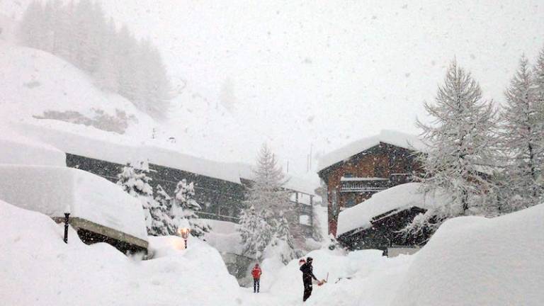 Težave v Alpah zaradi obilice snega