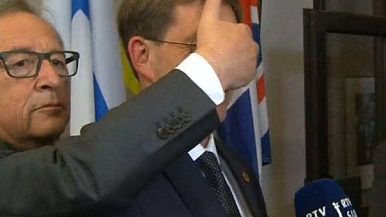 Juncker Cerarju zakril oči...
