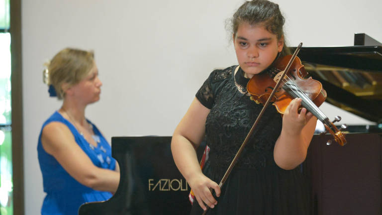 Ganljiv talent desetletne violinistke