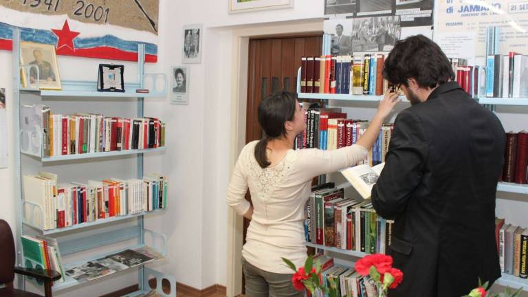 V Jamljah odprli partizansko knjižnico