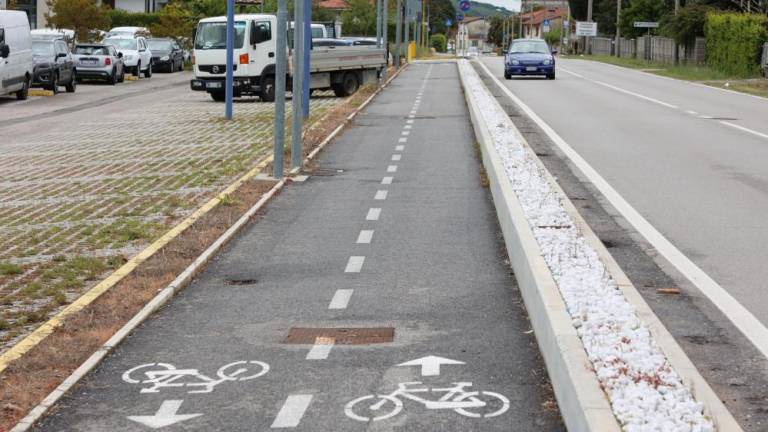 Z ustrezno signalizacijo hočejo opremiti ceste, kjer sobivajo kolesa in avtomobili