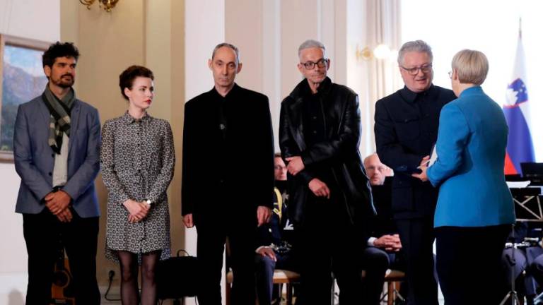 Glasbeni skupini Laibach medalja za zasluge