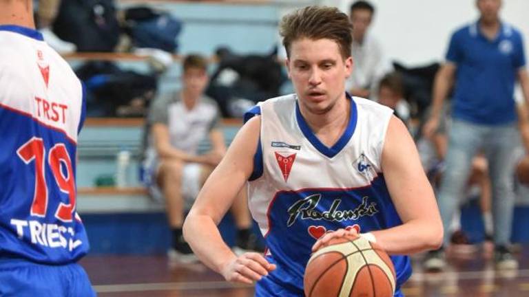 Zmaga Bora Radenska v Tržiču s trojko v zadnji sekundi Zmaga Bora Radenska v Tržiču s trojko v zadnji sekundi