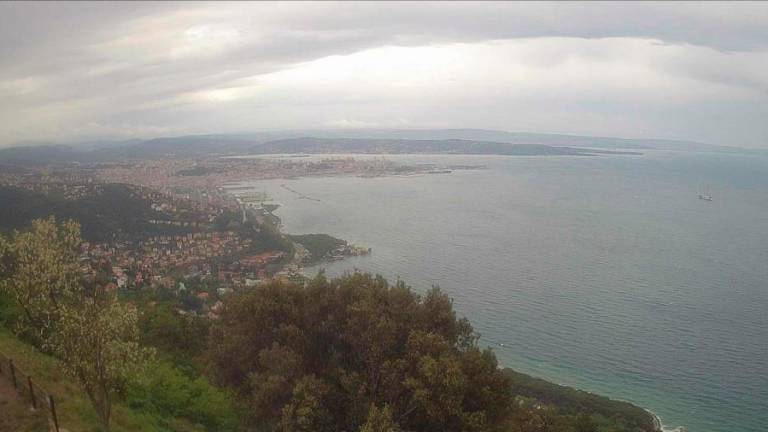 Pogled na Tržaški zaliv ob 16. uri (SPLETNA KAMERA CISAR)