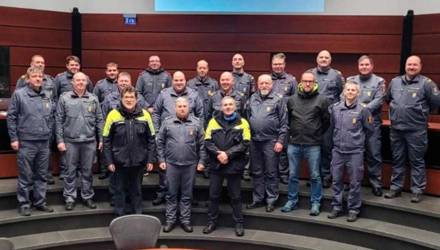 Slovenski gasilci in pripadniki civilne zaščite iz FJK (CIVILNA ZAŠČITA)