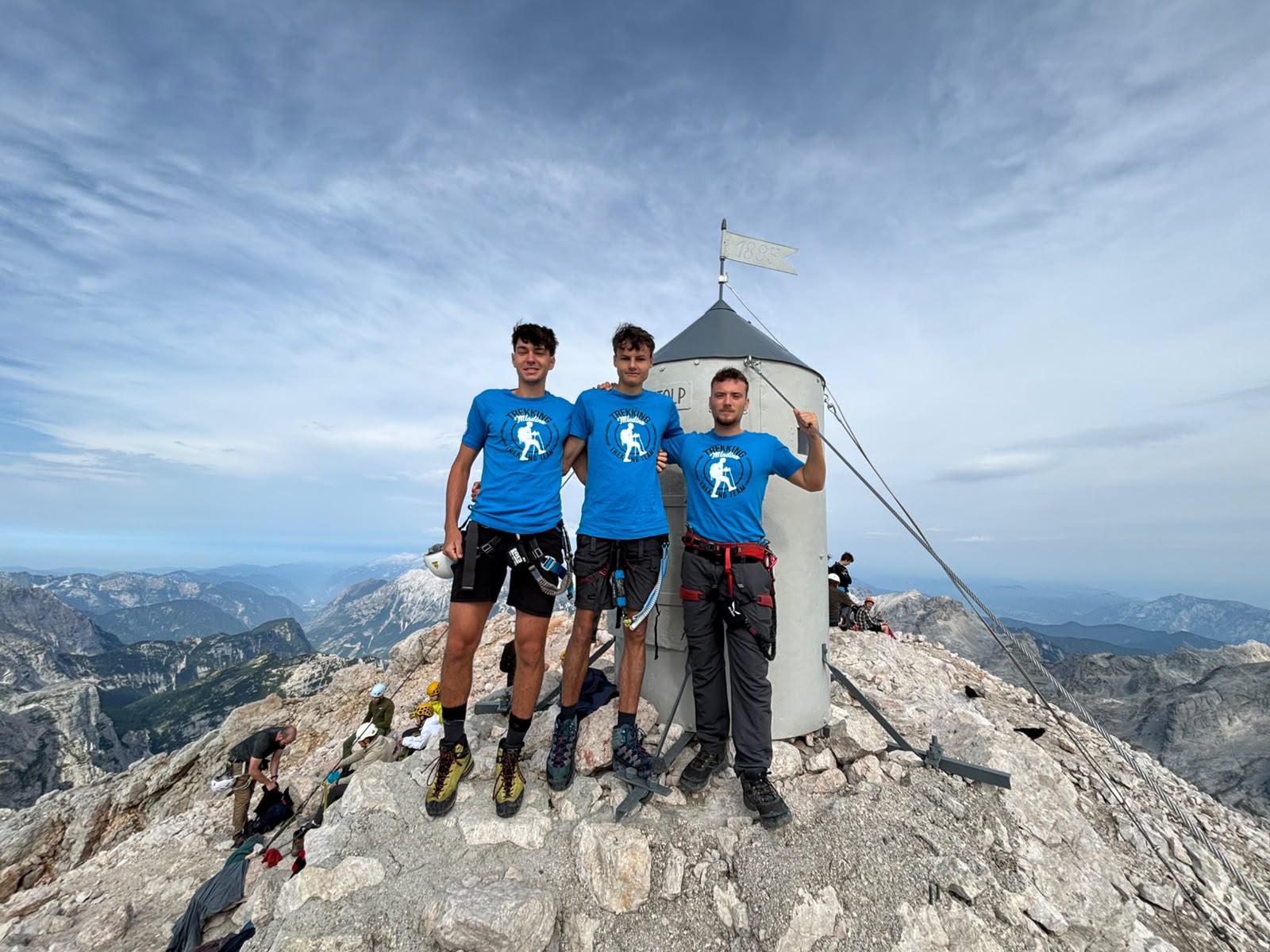 Trije mladi Križani od doma do vrha Triglava