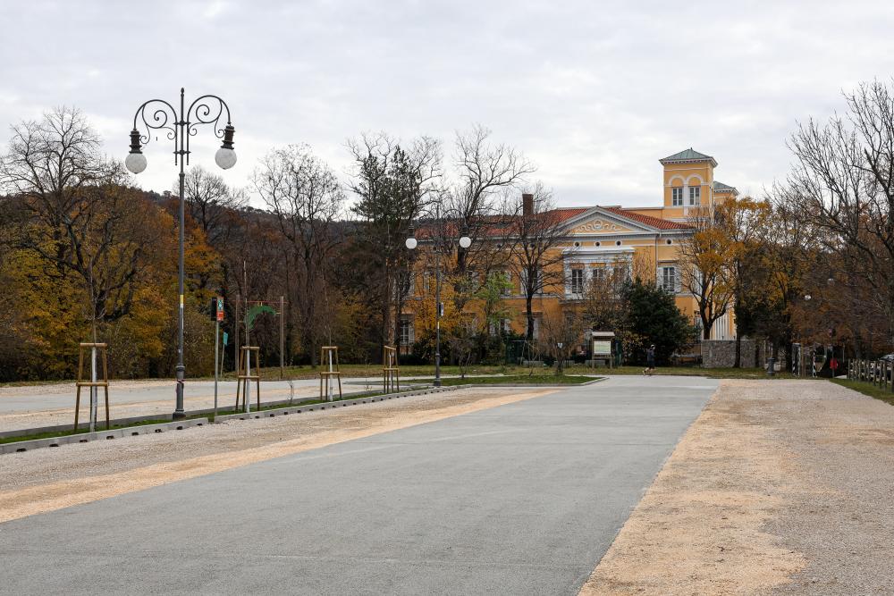Novo parkirišče na Frnedu kljubuje podnebnim spremembam