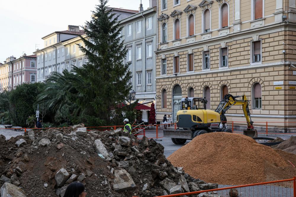 Prenova Trga sv. Antona med prazniki povzroča nejevoljo