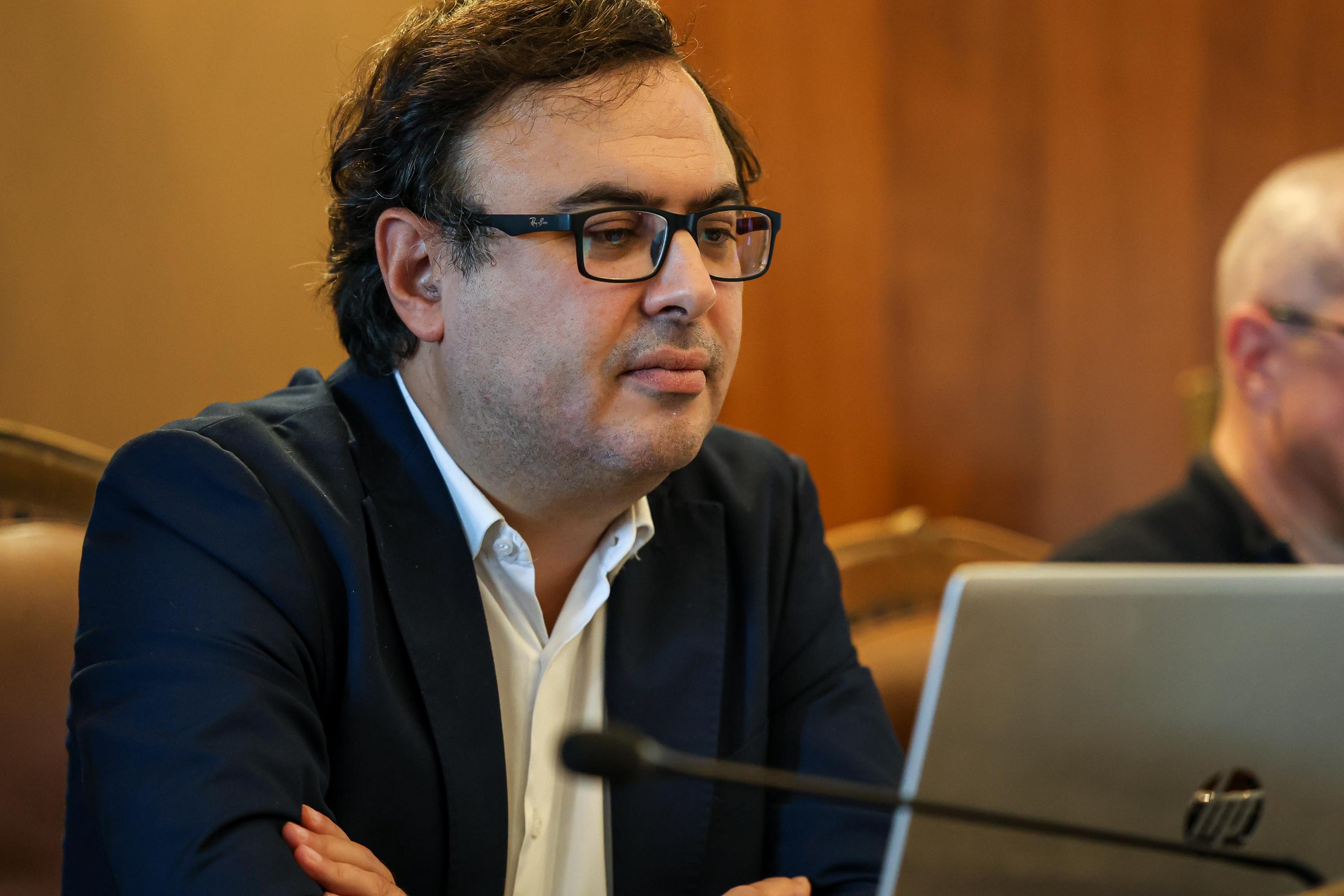 Tolmačica se je v ponedeljek počutila ponižano