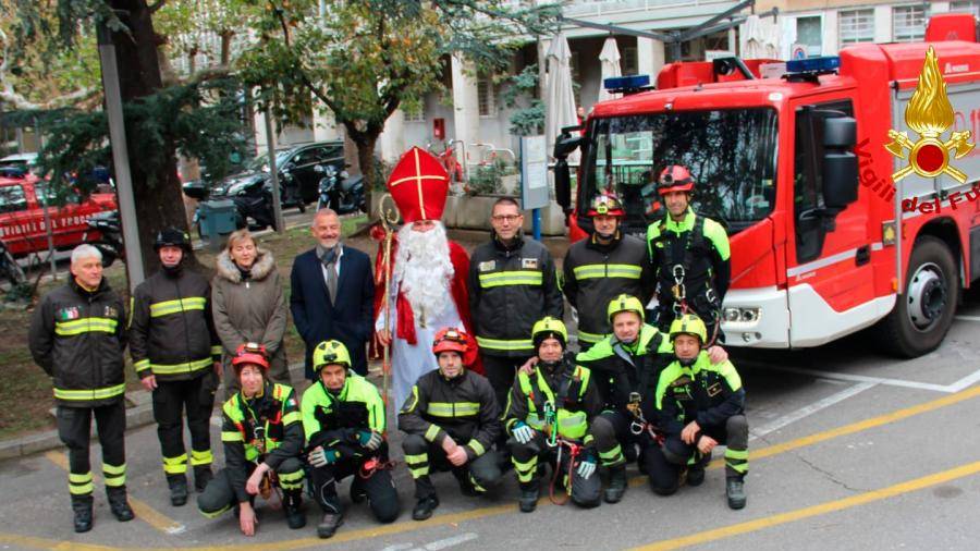 Gasilci z Miklavžem (GASILCI)