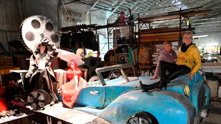 S’ciopai bodo na Opčine popeljali gangsterje in plesalke