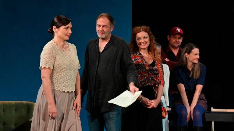 Za uvod umetniški polet v nebo