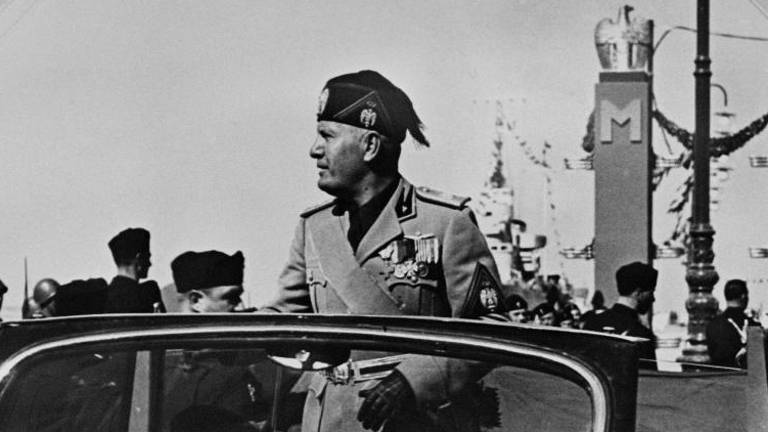 Odvzem častnega meščanstva Mussoliniju zahtevajo tudi na upravnem sodišču