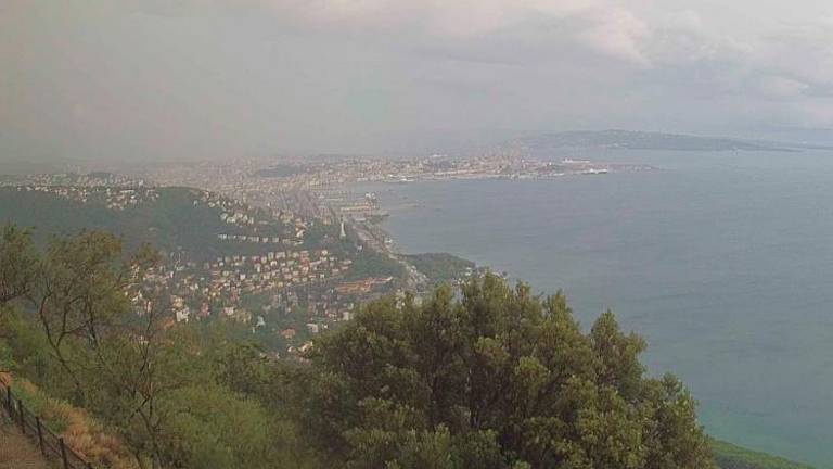Trst se je danes zjutraj prebudil z nalivom (SPLETNA KAMERA CISAR OB 9. URI)