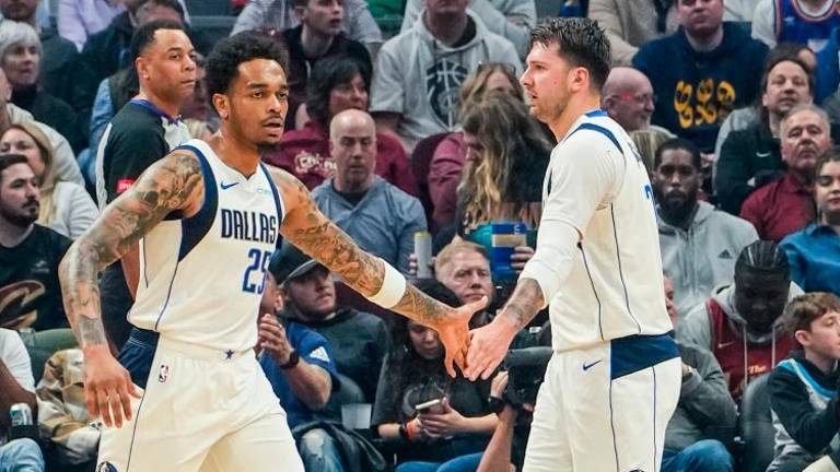 Ključno Dončićevo podajo izničila neverjetna trojka ob pisku sirene (video)