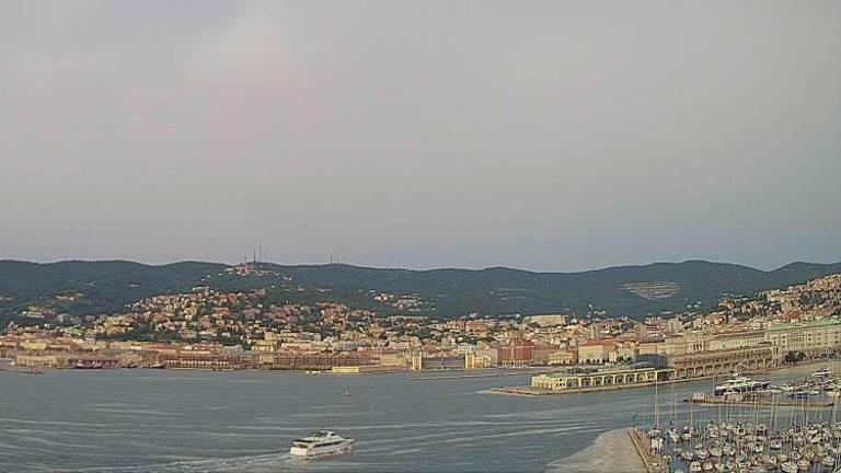 Subtropski anticiklon bo pred hladnim višinskim jedrom popustil