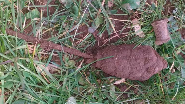 Bomba na šolskem dvorišču