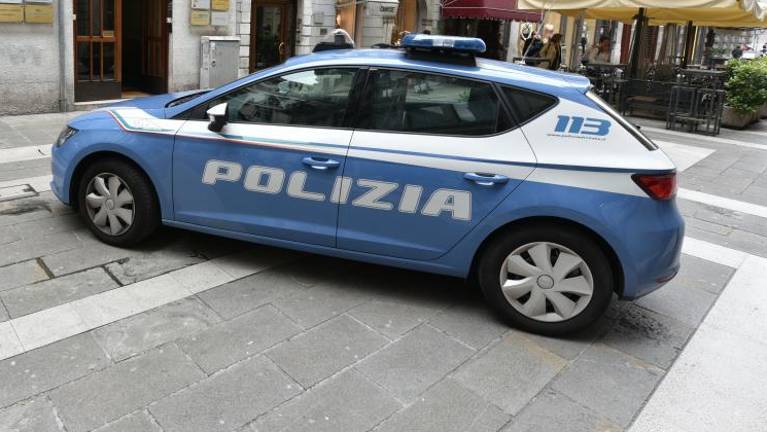 Aretirali moškega, osumljenega spolnega nadlegovanja