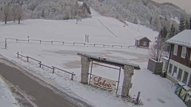 V Gorici toča, na Lokvah sneg