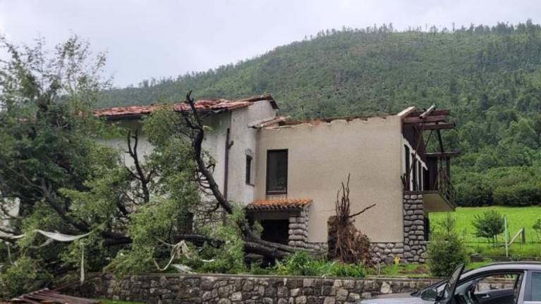 V Čepovanu odkrivalo strehe