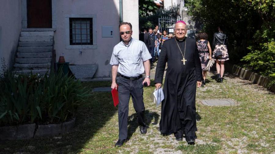 Župnik Zalar in škof Crepaldi danes v Dolini (FOTODAMJ@N)