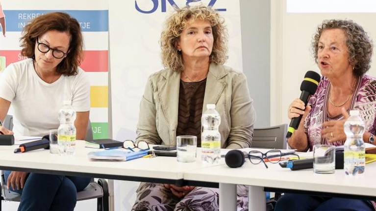 Sprememba sestave komisije za slovenske šole vzbuja pomisleke