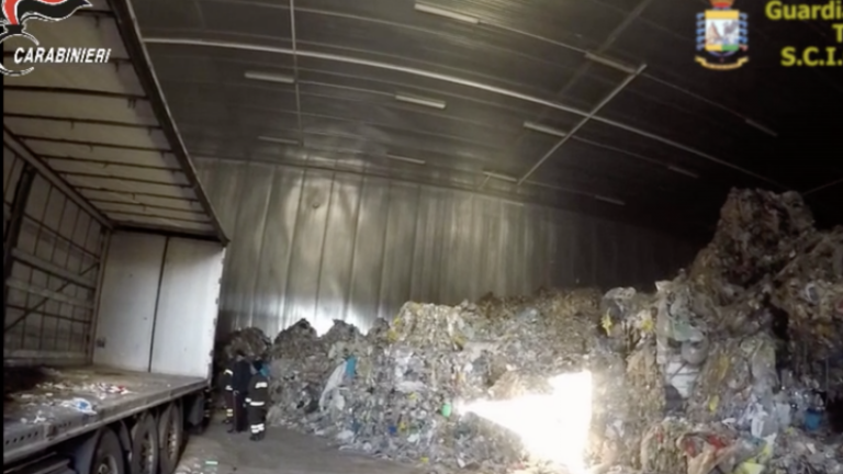 Šest aretacij zaradi skladiščenja odpadkov v Mošu