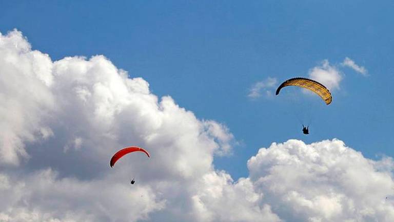 Huje poškodovan jadralni padalec